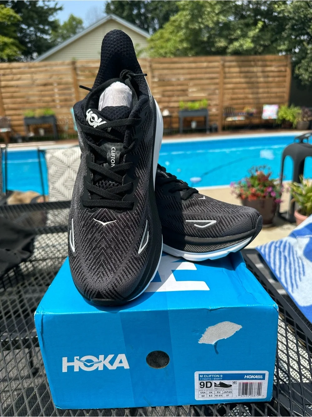 NEW Hoka Men Clifton 9 Sneaker Running Shoes Black/White, Size 9D